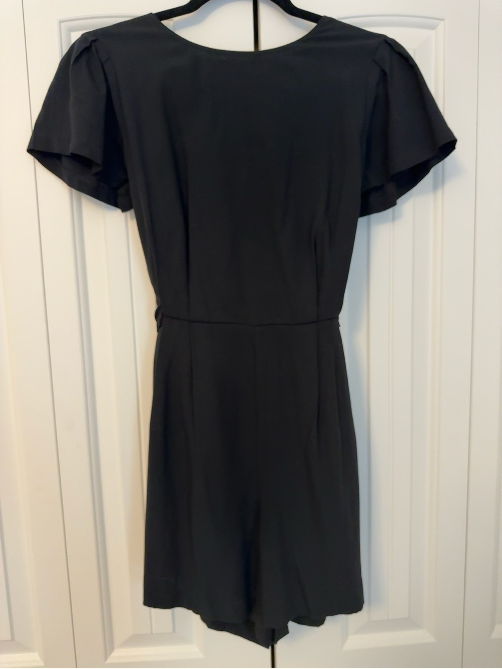 NWT LOFT Black Flutter Sleeve Tie Waist Romper Size 2